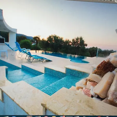 With Pool Urla
